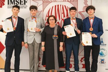 Două proiecte premiate, două medalii și o calificare la Londra pentru elevi ai Colegiului „Petru Rareș”