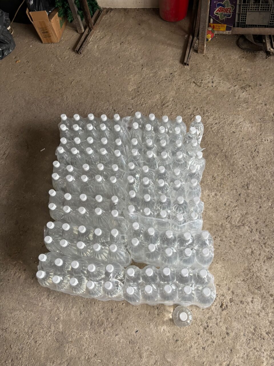 Țigări și alcool de contrabandă, ridicate și confiscate de polițiști din Bazarul Suceava
