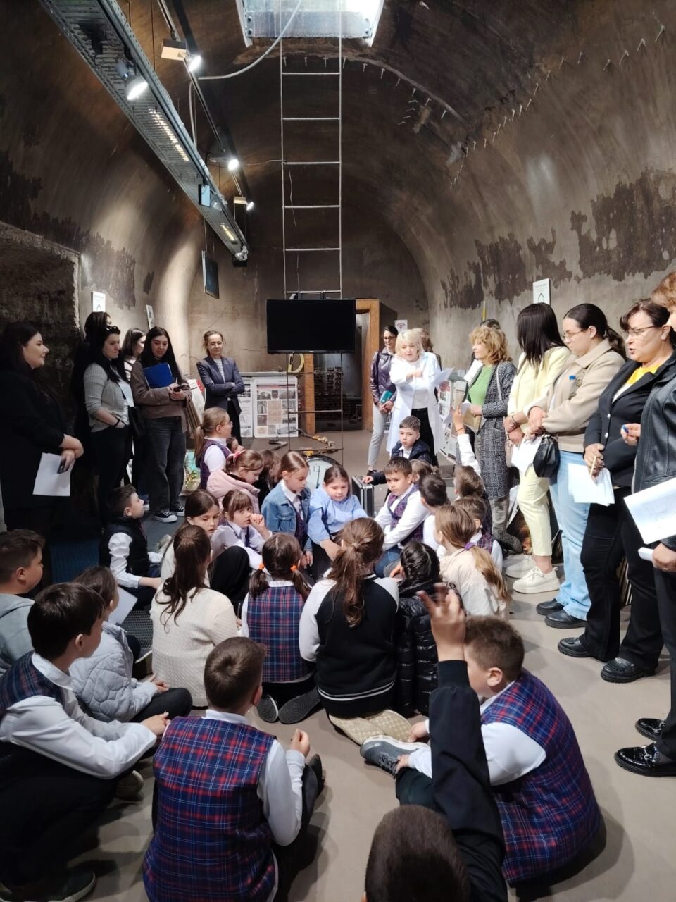Lecție la Uzina de Apă Suceava: elevii clasei a III-a A au explorat patrimoniul local