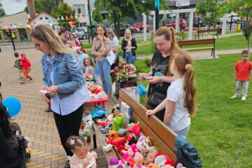 Târgul Jucăriilor, de la Fălticeni – o zi plină de bucurie, creativitate și fapte bune Târgul Jucăriilor, de la Fălticeni – o zi plină de bucurie, creativitate și fapte bune