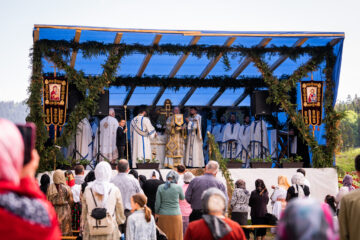 Prima Liturghie în cinstea Sfintei Elisabeta de la Pasărea, la poalele munților Rarău-Giumalău Prima Liturghie în cinstea Sfintei Elisabeta de la Pasărea, la poalele munților Rarău-Giumalău