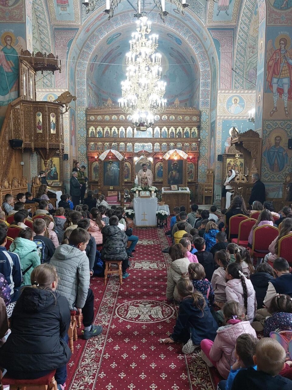 Activități cultural – catehetice și recreative pentru tinerii din Parohia Nașterea Maicii Domnului Vatra Dornei