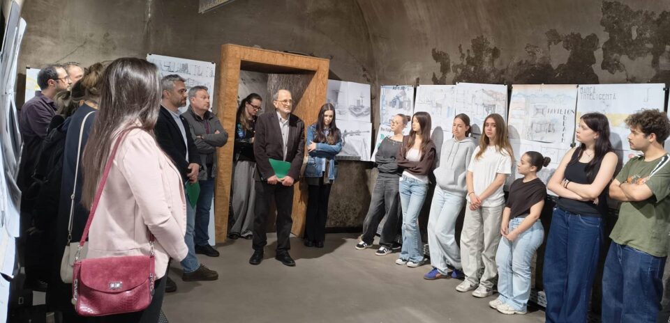 Expoziție-concurs „Zilele elevului arhitect”: Premiul anual pentru arhitectură, câștigat de Steluța Colban, de la Colegul de Artă Suceava Expoziție-concurs „Zilele elevului arhitect”: Premiul anual pentru arhitectură, câștigat de Steluța Colban, de la Colegul de Artă Suceava