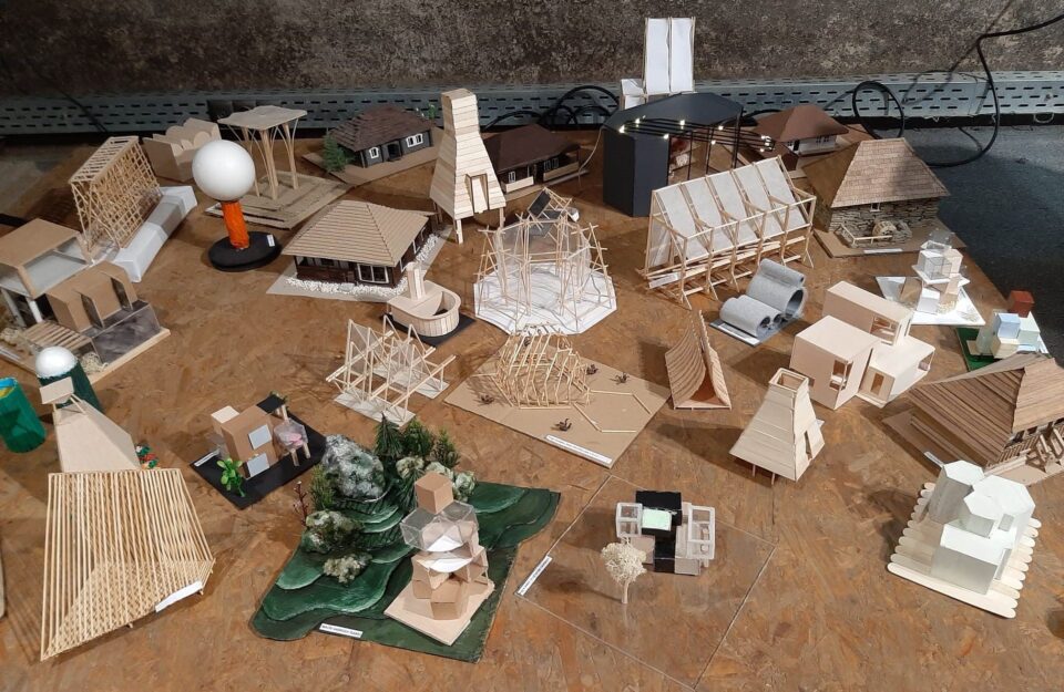 Expoziție-concurs „Zilele elevului arhitect”: Premiul anual pentru arhitectură, câștigat de Steluța Colban, de la Colegul de Artă Suceava