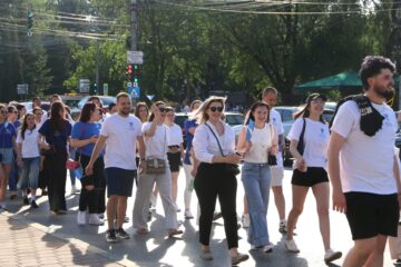 Marșul Absolvenților USV a animat străzile orașului Suceava, în cadrul Festivității de Absolvire a Promoției 2026