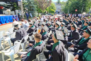 O nouă generație de specialiști formați la Facultatea de Silvicultură Suceava pornește la drum, cu emoții și speranță O nouă generație de specialiști formați la Facultatea de Silvicultură Suceava pornește la drum, cu emoții și speranță