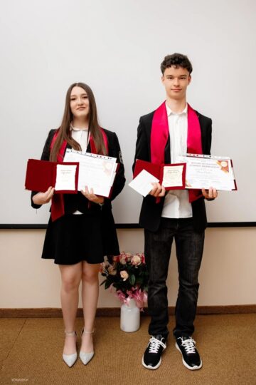 Absolvire cu emoții și premii pentru cea de-a treia generație de gimnaziu a Colegiului ”Hurmuzachi”