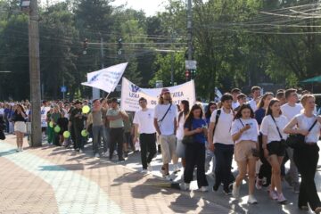 Marșul Absolvenților USV a animat străzile orașului Suceava, în cadrul Festivității de Absolvire a Promoției 2026