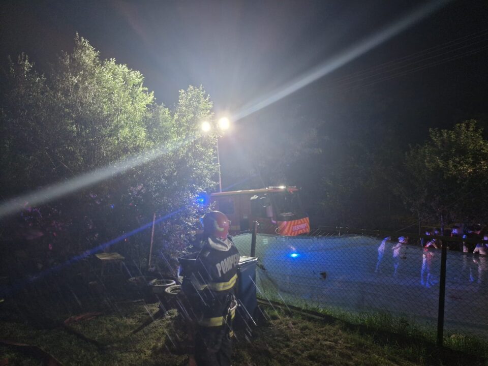 O adolescentă de 15 ani a murit într-un incendiu la Ilișești