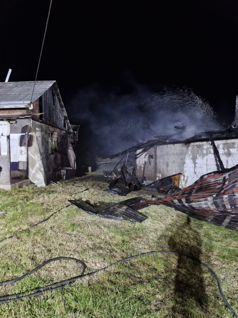 O adolescentă de 15 ani a murit într-un incendiu la Ilișești