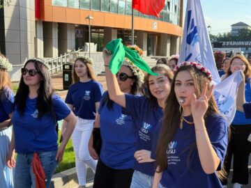 Marșul Absolvenților USV a animat străzile orașului Suceava, în cadrul Festivității de Absolvire a Promoției 2026