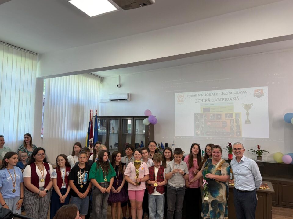 Suceava domină CampioMATE: Cupa Campionilor la clasa a V-a și patru trofee naționale Suceava domină CampioMATE: Cupa Campionilor la clasa a V-a și patru trofee naționale