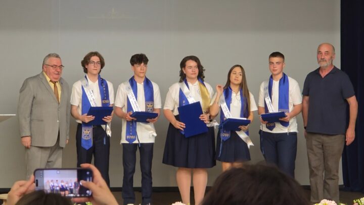 Cinci șefi de promoție cu media 10 la absolvirea gimnaziului, la Colegiul „Ștefan cel Mare” Cinci șefi de promoție cu media 10 la absolvirea gimnaziului, la Colegiul „Ștefan cel Mare”