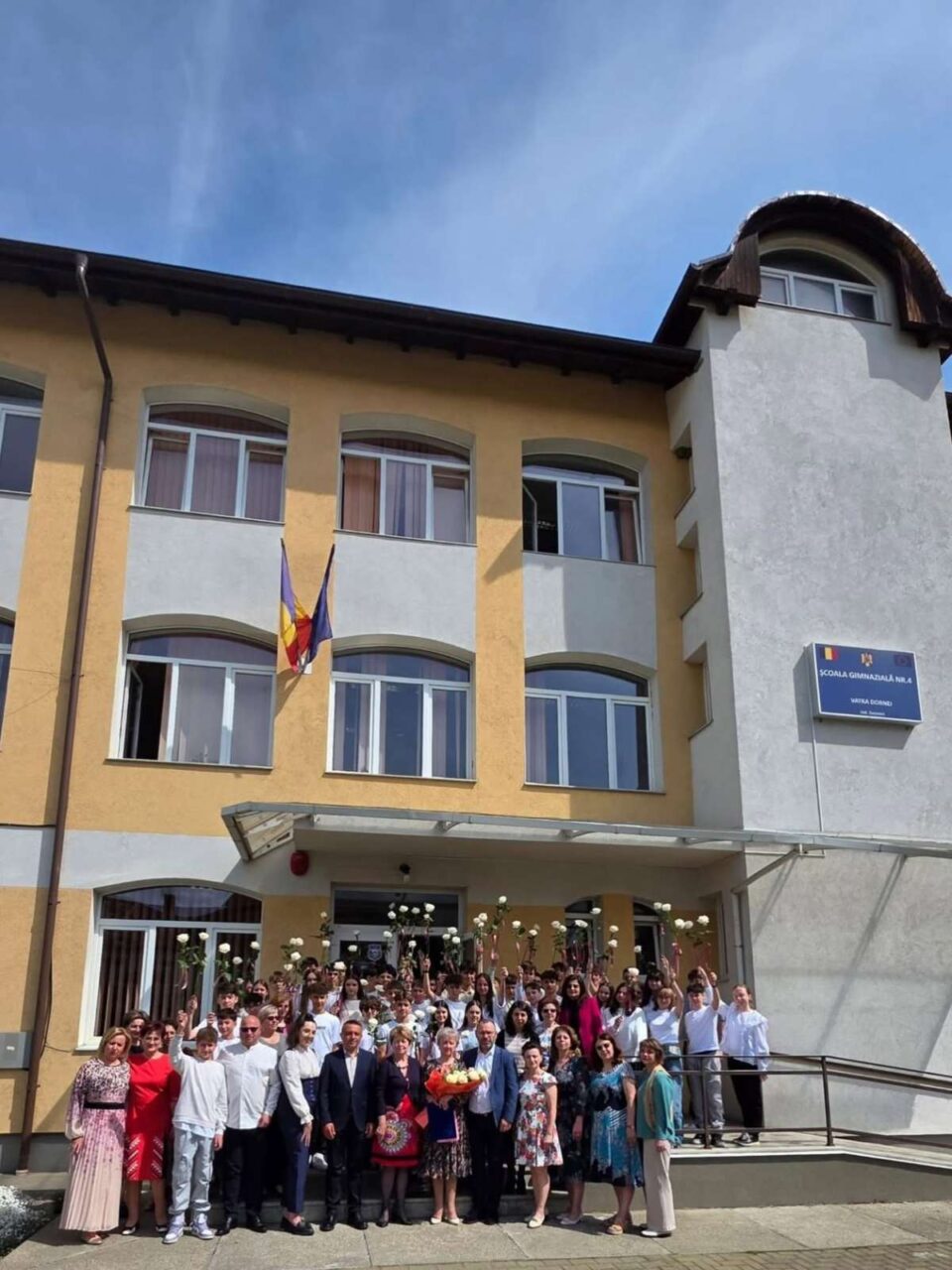 Omagiu emoționant la Școala Gimnazială Nr. 4 din Vatra Dornei, la pensionarea profesoarei Ancuța Voivod după 46 de ani dedicați educației