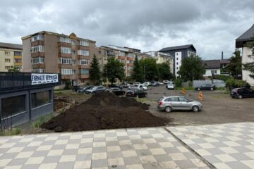 Legătură rutieră între strada Tineretului și Calea Burdujeni, în curs de amenajare, prin spatele bisericii Sf. Andrei Legătură rutieră între strada Tineretului și Calea Burdujeni, în curs de amenajare, prin spatele bisericii Sf. Andrei