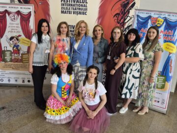 ,,Actori mari pe scene mici’’ – emoții, implicare și talent, pe scena Teatrului ,,Matei Vișniec’’ Suceava