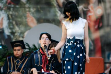 Petru Gherasim, șeful de promoție al Facultății de Litere și Științe ale Comunicării 2026 de la USV: „Nu am mers niciodată cu jumătăți de măsură” Petru Gherasim, șeful de promoție al Facultății de Litere și Științe ale Comunicării 2026 de la USV: „Nu am mers niciodată cu jumătăți de măsură”