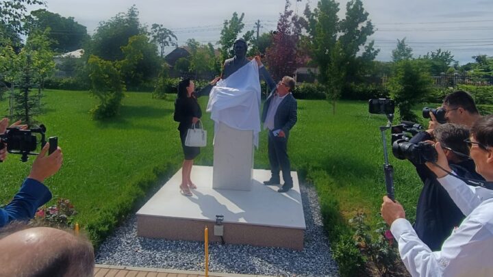 Busturile a doi scriitori celebri, dezvelite pe aleea clasicilor din parcul Dumbrăveni