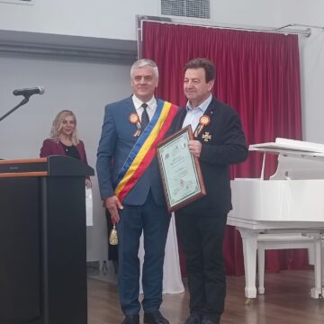 Busturile a doi scriitori celebri, dezvelite pe aleea clasicilor din parcul Dumbrăveni