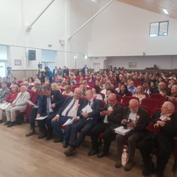 Busturile a doi scriitori celebri, dezvelite pe aleea clasicilor din parcul Dumbrăveni