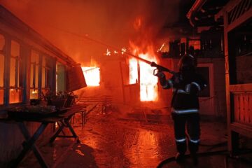 Un bătrân de 90 de ani a murit carbonizat în casa care locuia
