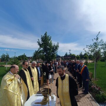 Busturile a doi scriitori celebri, dezvelite pe aleea clasicilor din parcul Dumbrăveni