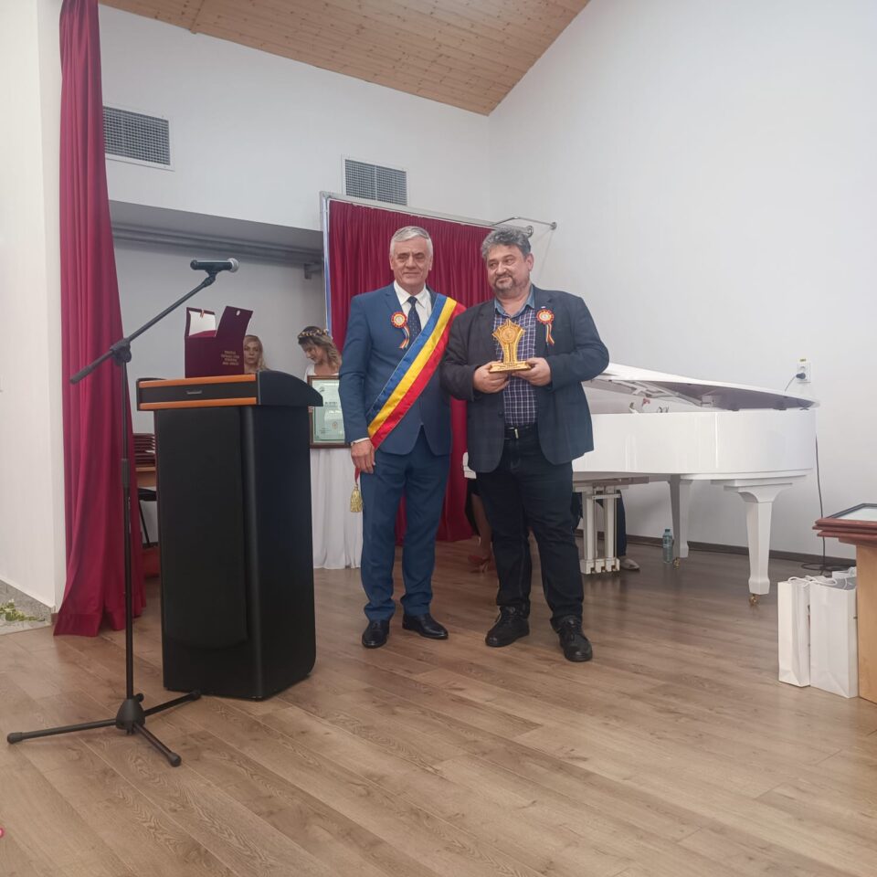 Busturile a doi scriitori celebri, dezvelite pe aleea clasicilor din parcul Dumbrăveni