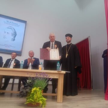 Busturile a doi scriitori celebri, dezvelite pe aleea clasicilor din parcul Dumbrăveni