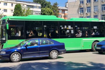 Peste 2.000 de elevi din Suceava au rămas fără gratuitate la transportul public cu autobuzele TPL Peste 2.000 de elevi din Suceava au rămas fără gratuitate la transportul public cu autobuzele TPL