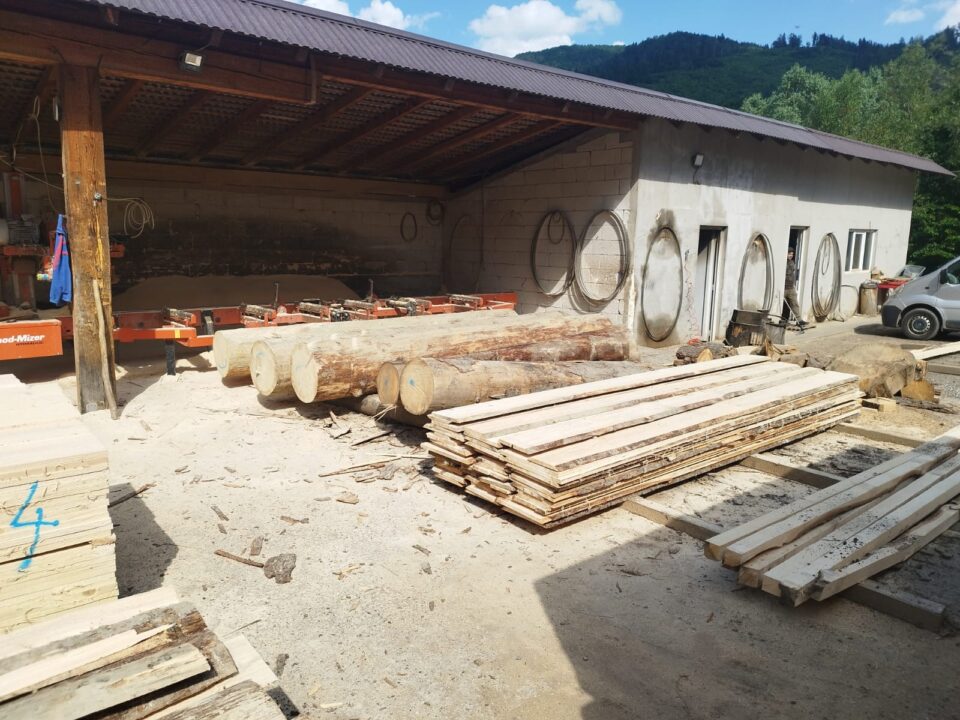 Transport fictiv de materiale lemnoase identificat la Mălini de Garda Forestieră Suceava Transport fictiv de materiale lemnoase identificat la Mălini de Garda Forestieră Suceava