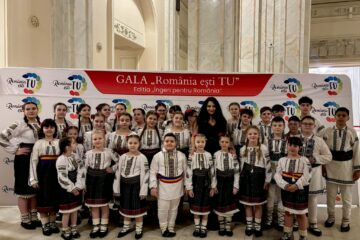 Ansamblul „Suflet Bucovinean”, premiat în cadrul Galei Regionale „România ești TU” Ansamblul „Suflet Bucovinean”, premiat în cadrul Galei Regionale „România ești TU”