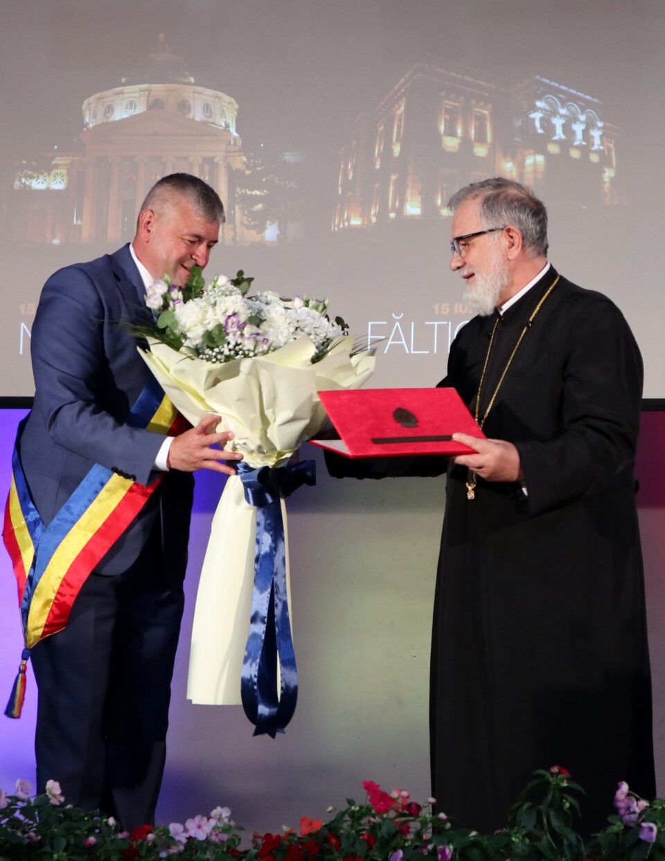 Fălticeniul și-a cinstit valorile: preotul Ioan Argatu și neurochirurgul Iustinian Ioachim Simion au devenit Cetățeni de Onoare ai municipiului