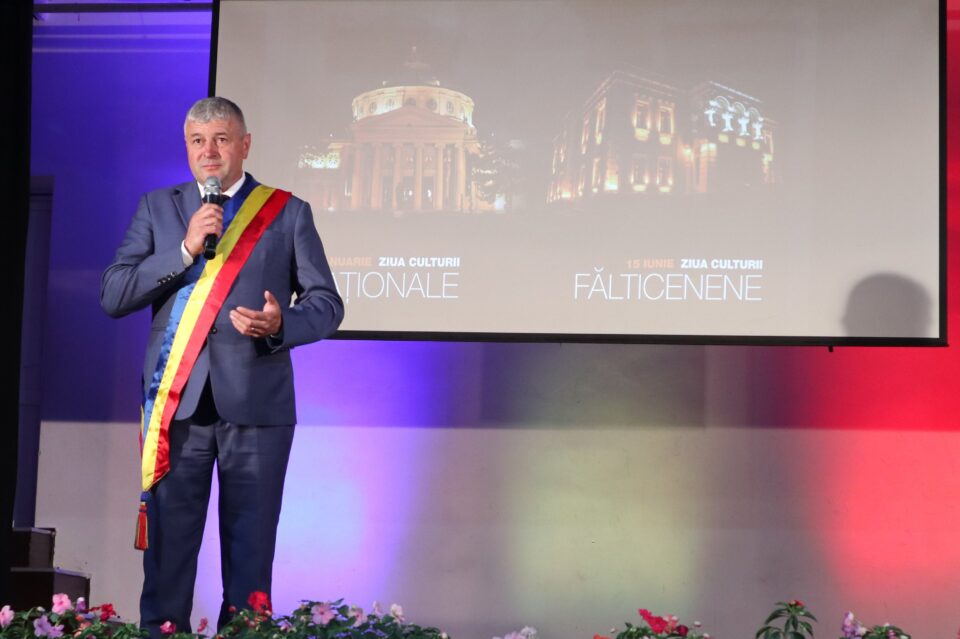 Fălticeniul și-a cinstit valorile: preotul Ioan Argatu și neurochirurgul Iustinian Ioachim Simion au devenit Cetățeni de Onoare ai municipiului
