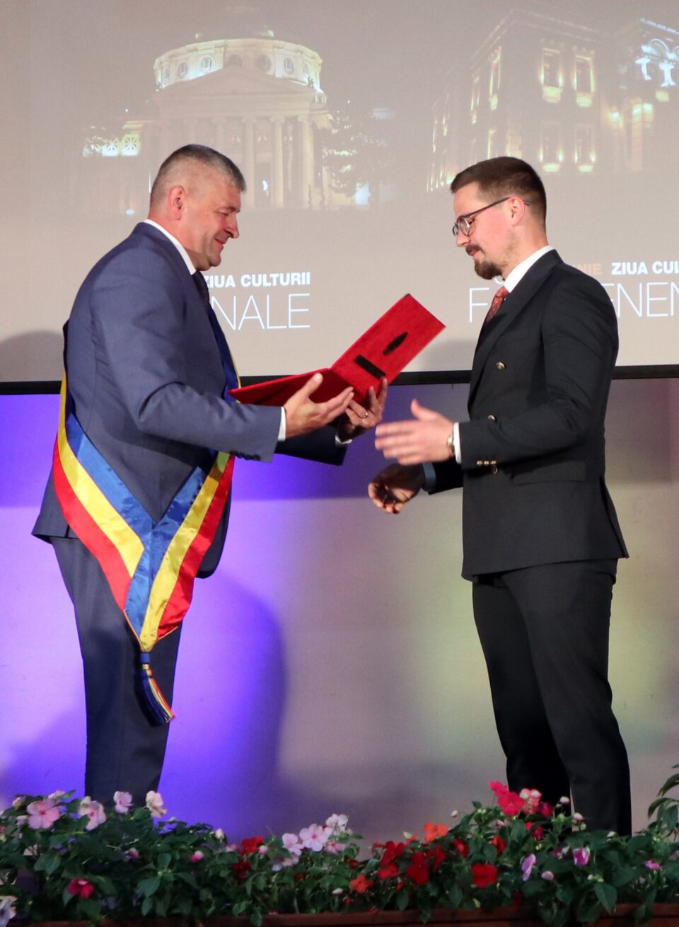 Fălticeniul și-a cinstit valorile: preotul Ioan Argatu și neurochirurgul Iustinian Ioachim Simion au devenit Cetățeni de Onoare ai municipiului
