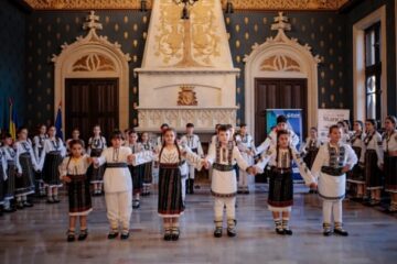 Ansamblul „Suflet Bucovinean”, premiat în cadrul Galei Regionale „România ești TU”