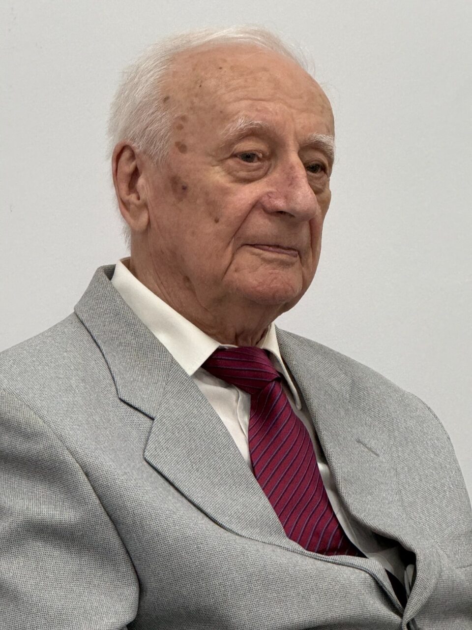 Expoziție de grafică „Sub Steaua Căprioarei”, semnată de artistul Radu Bercea în cadrul Anului Nicolae Labiș
