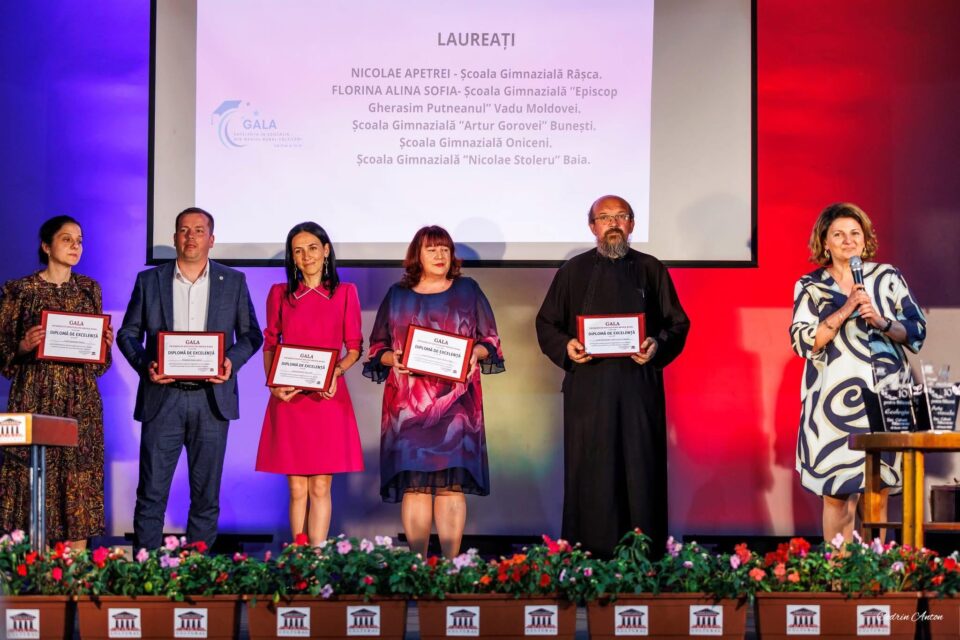 Educația de la sat, premiată la Fălticeni. Laureați ai Galei „Excelența în educația din mediul rural” 2026 Educația de la sat, premiată la Fălticeni. Laureați ai Galei „Excelența în educația din mediul rural” 2026