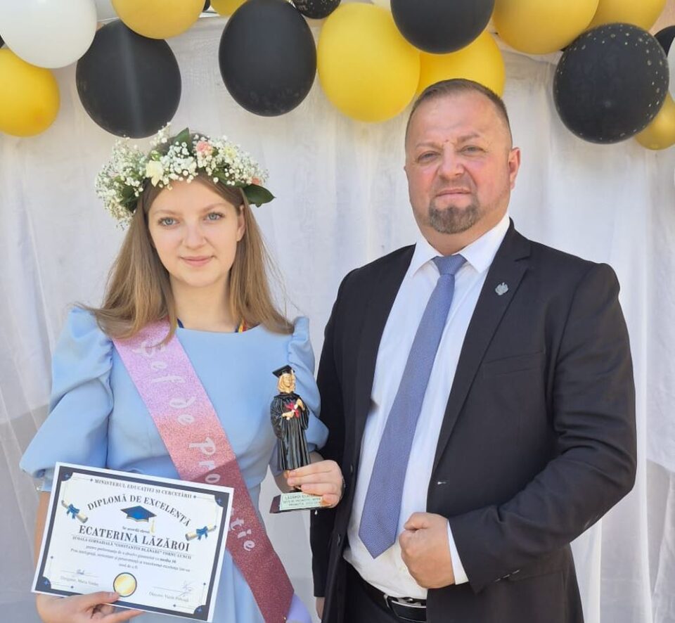 Ecaterina Lăzăroi, șefă de promoție cu media 10 la Școala Gimnazială „Constantin Blănaru” din Cornu Luncii Ecaterina Lăzăroi, șefă de promoție cu media 10 la Școala Gimnazială „Constantin Blănaru” din Cornu Luncii