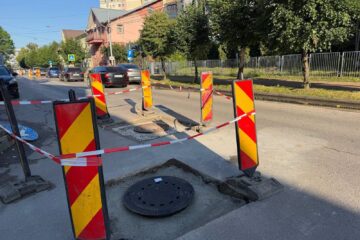 Capacele de canalizare de pe strada Mihai Viteazu, schimbate cu un sistem telescopic Capacele de canalizare de pe strada Mihai Viteazu, schimbate cu un sistem telescopic
