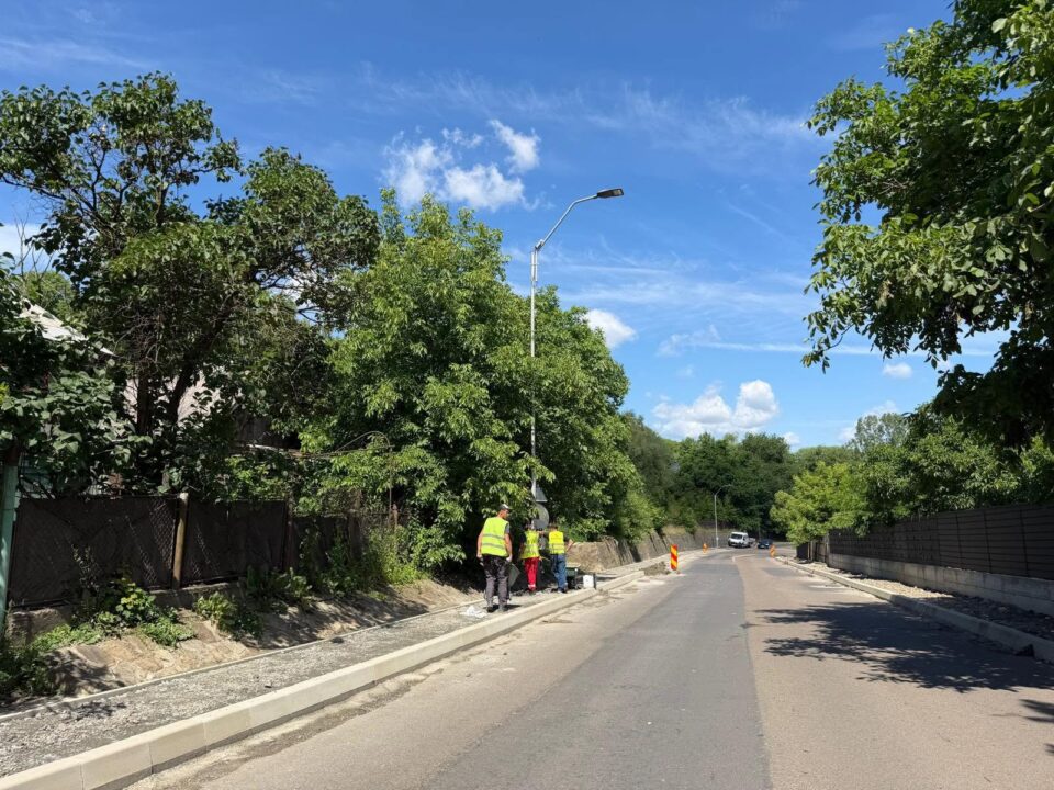 Turnare de strat de uzură pe Serpentine, joi seara Turnare de strat de uzură pe Serpentine, joi seara