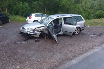 Bărbat de 65 de ani, în stare gravă la spital după ce mașina pe care o conducea a fost lovită violent de un alt vehicul scăpat de sub control Bărbat de 65 de ani, în stare gravă la spital după ce mașina pe care o conducea a fost lovită violent de un alt vehicul scăpat de sub control