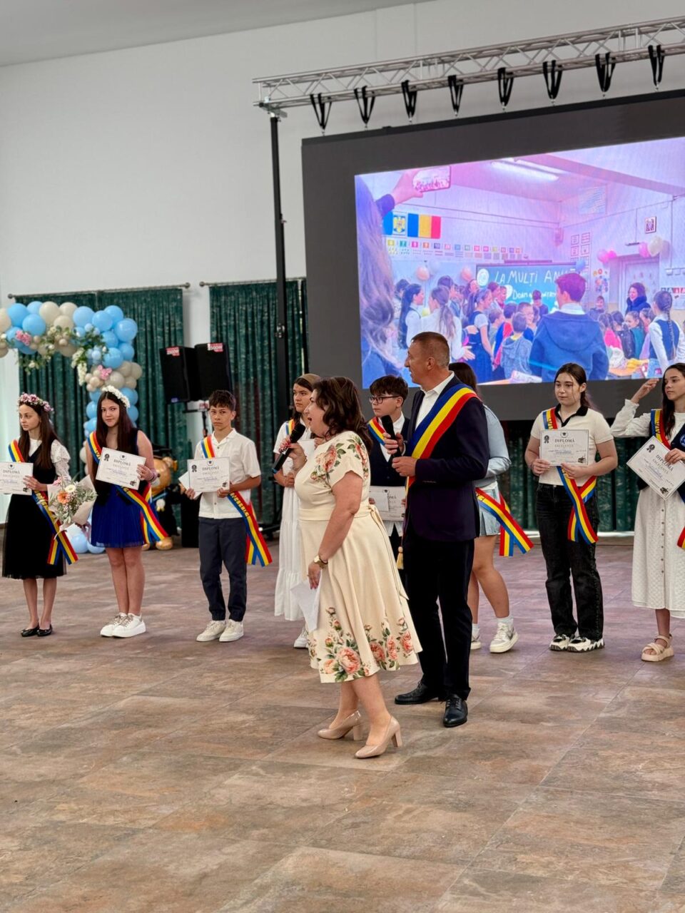18 elevi de nota 10, premiați de primarul din Moara
