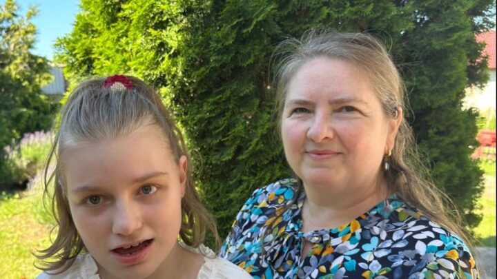 „Profesia de asistent maternal mi-a readus copilăria în viața de adult”. Povestea Mihaielei Pușlău, mama care a schimbat destinul unui copil