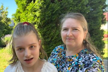 „Profesia de asistent maternal mi-a readus copilăria în viața de adult”. Povestea Mihaielei Pușlău, mama care a schimbat destinul unui copil