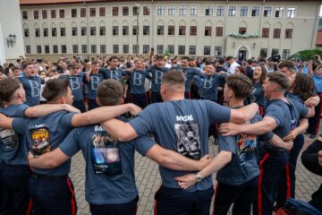 Ultimul apel de seară pentru cei peste 160 de absolvenți ai Colegiului Militar