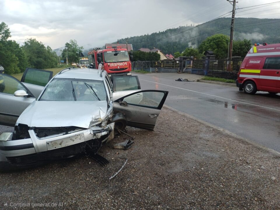 Bărbat de 65 de ani, în stare gravă la spital după ce mașina pe care o conducea a fost lovită violent de un alt vehicul scăpat de sub control