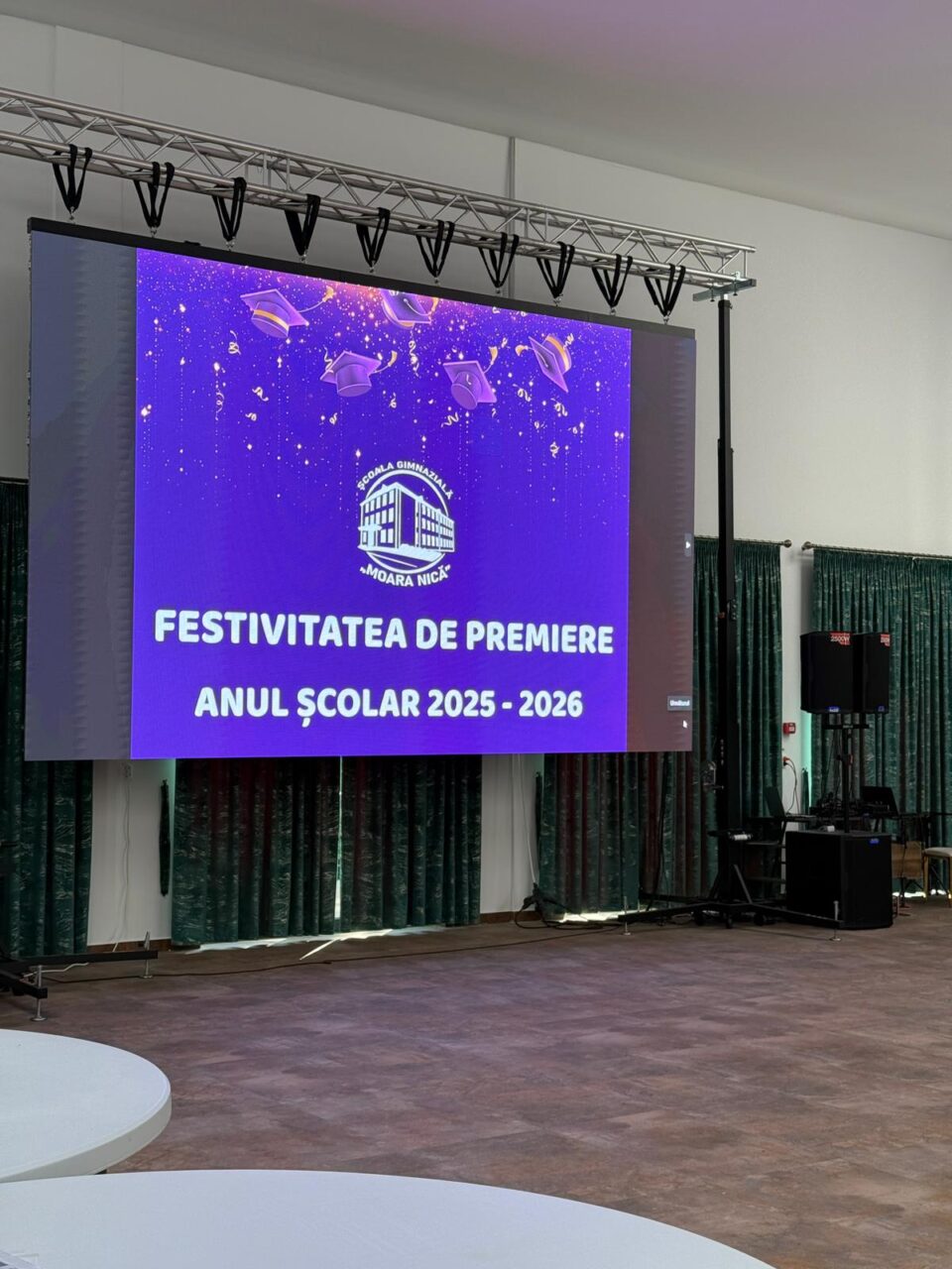 18 elevi de nota 10, premiați de primarul din Moara