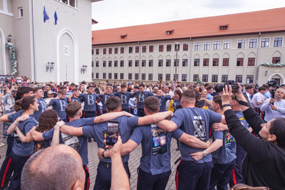 Ultimul apel de seară pentru cei peste 160 de absolvenți ai Colegiului Militar