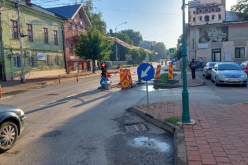 Circulație pe un singur sens pe tronsonul din fața Colegiului Petru Rareș din Suceava