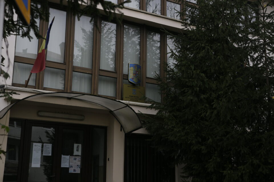 Doi angajați ai unui ocol silvic privat, cercetați pentru delapidare și abuz în serviciu Doi angajați ai unui ocol silvic privat, cercetați pentru delapidare și abuz în serviciu